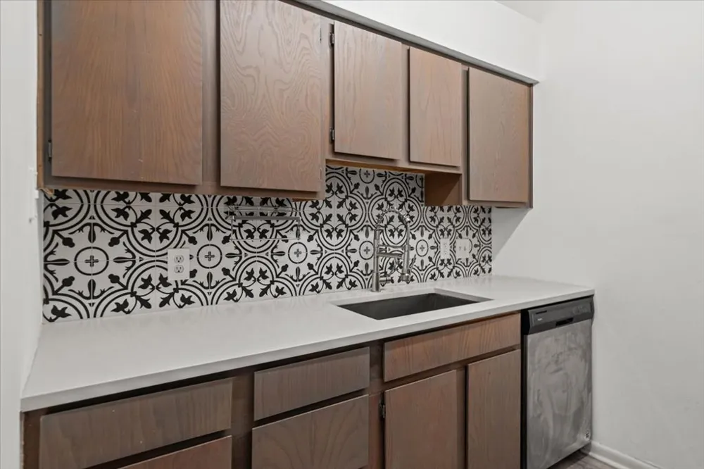 1705 Crossing Place #114 Austin, TX 78741