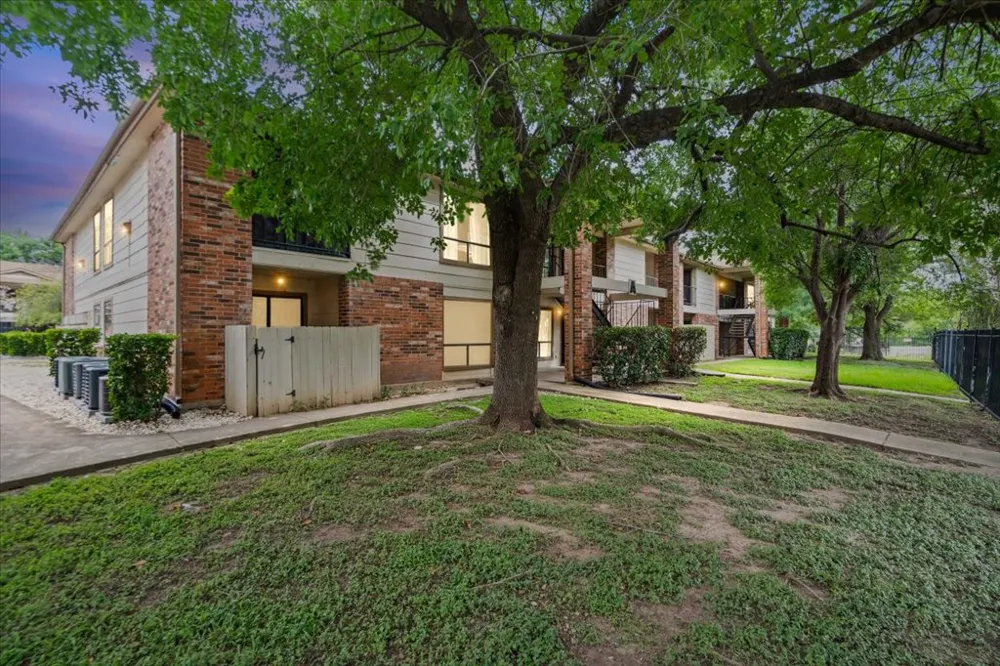 1705 Crossing Place #114 Austin, TX 78741