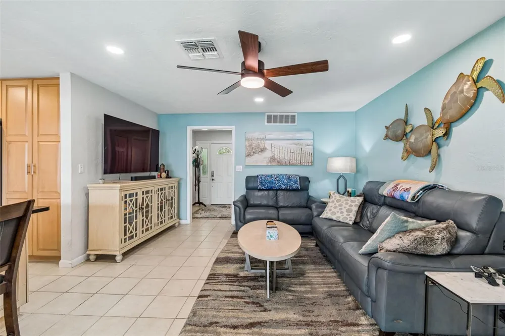 1473 50TH AVENUE NE St Petersburg, FL 33703