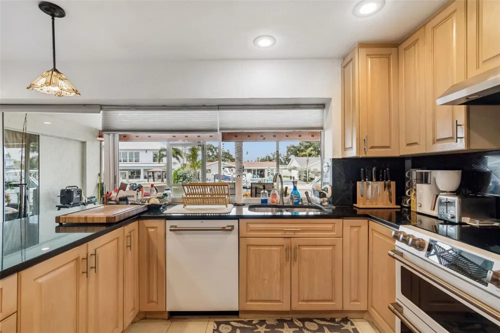 1473 50TH AVENUE NE St Petersburg, FL 33703