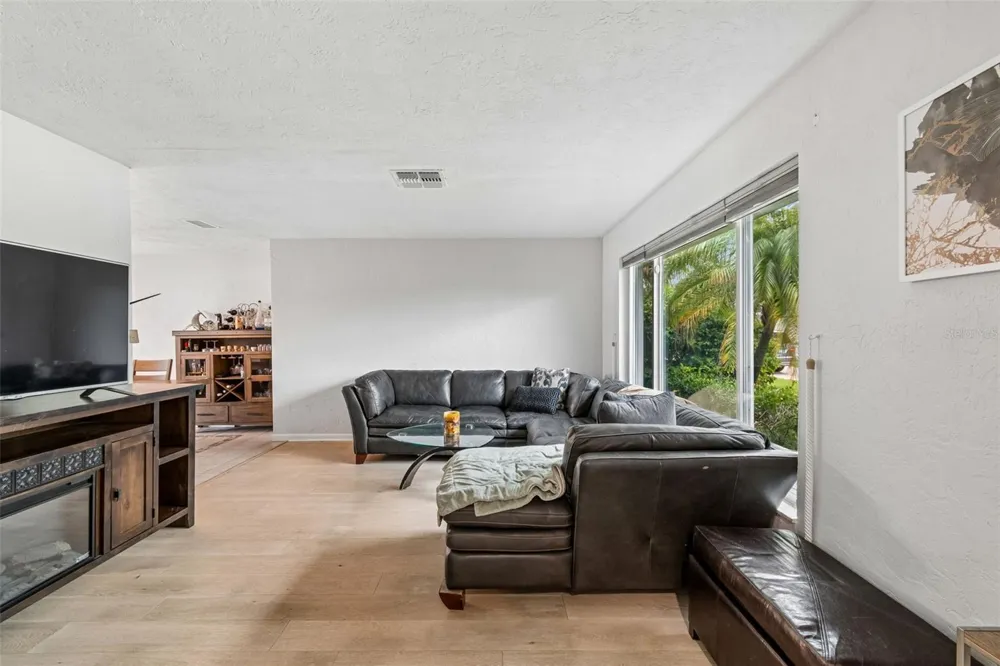 1473 50TH AVENUE NE St Petersburg, FL 33703