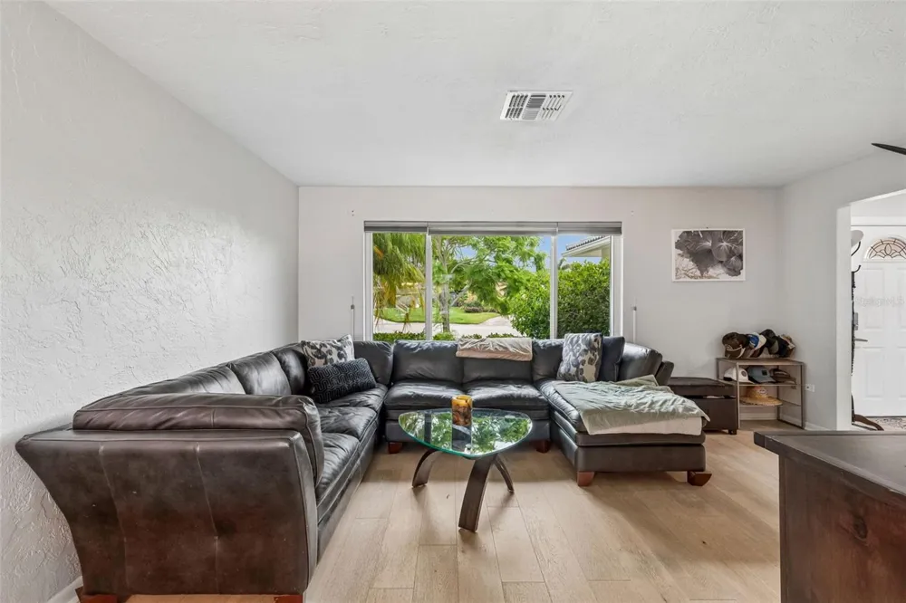 1473 50TH AVENUE NE St Petersburg, FL 33703