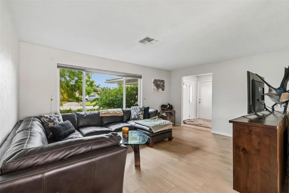 1473 50TH AVENUE NE St Petersburg, FL 33703