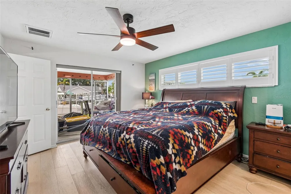 1473 50TH AVENUE NE St Petersburg, FL 33703