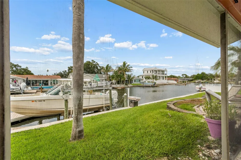 1473 50TH AVENUE NE St Petersburg, FL 33703