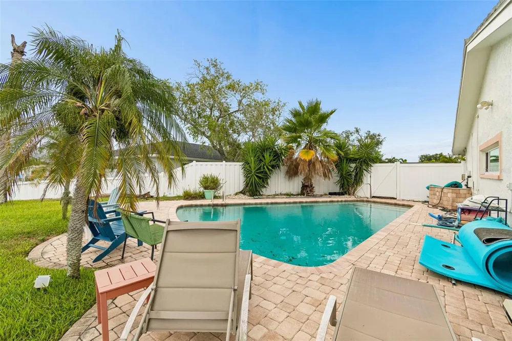 1473 50TH AVENUE NE St Petersburg, FL 33703