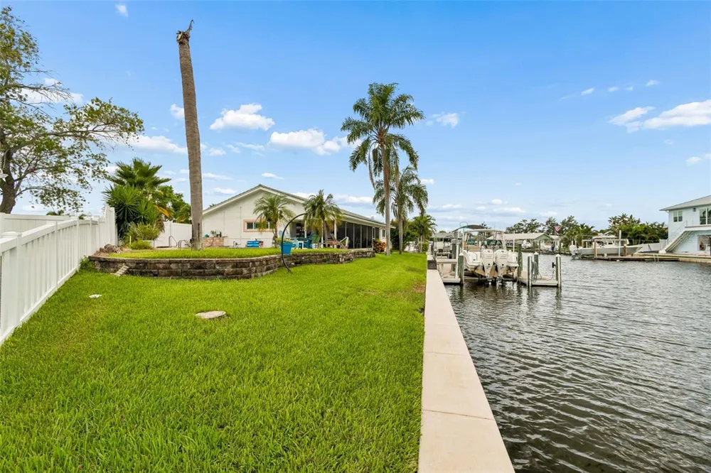 1473 50TH AVENUE NE St Petersburg, FL 33703