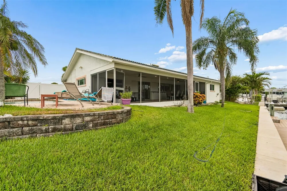 1473 50TH AVENUE NE St Petersburg, FL 33703