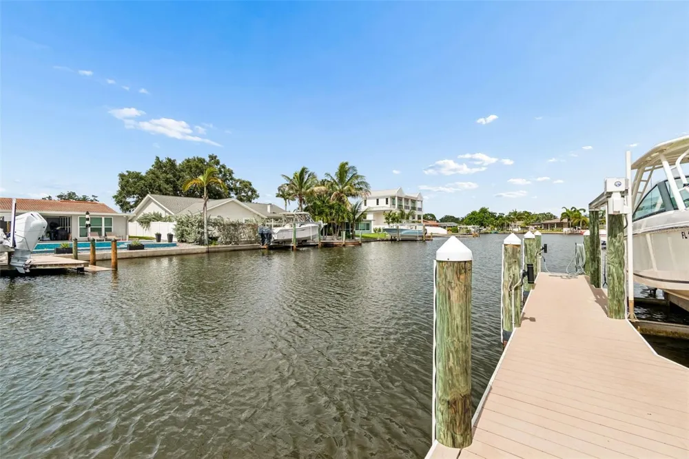 1473 50TH AVENUE NE St Petersburg, FL 33703
