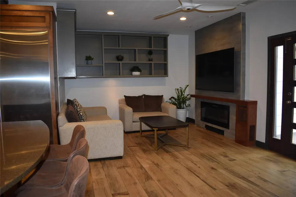 4521 Maple Street Bellaire, TX 77401