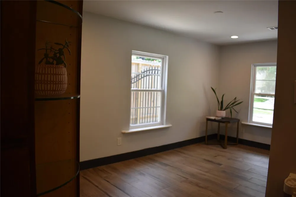 4521 Maple Street Bellaire, TX 77401