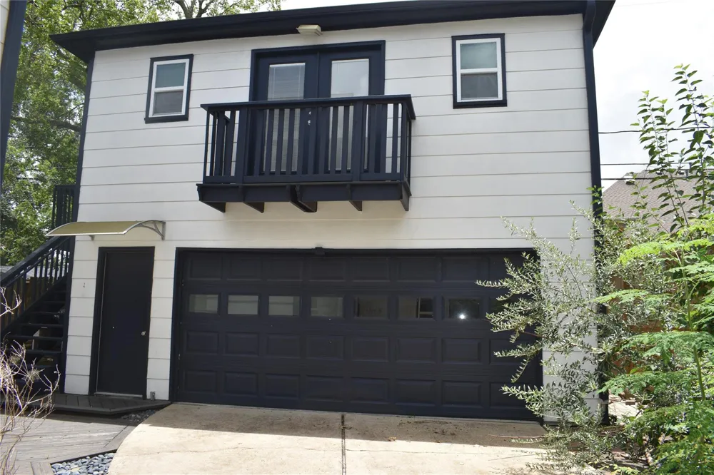 4521 Maple Street Bellaire, TX 77401