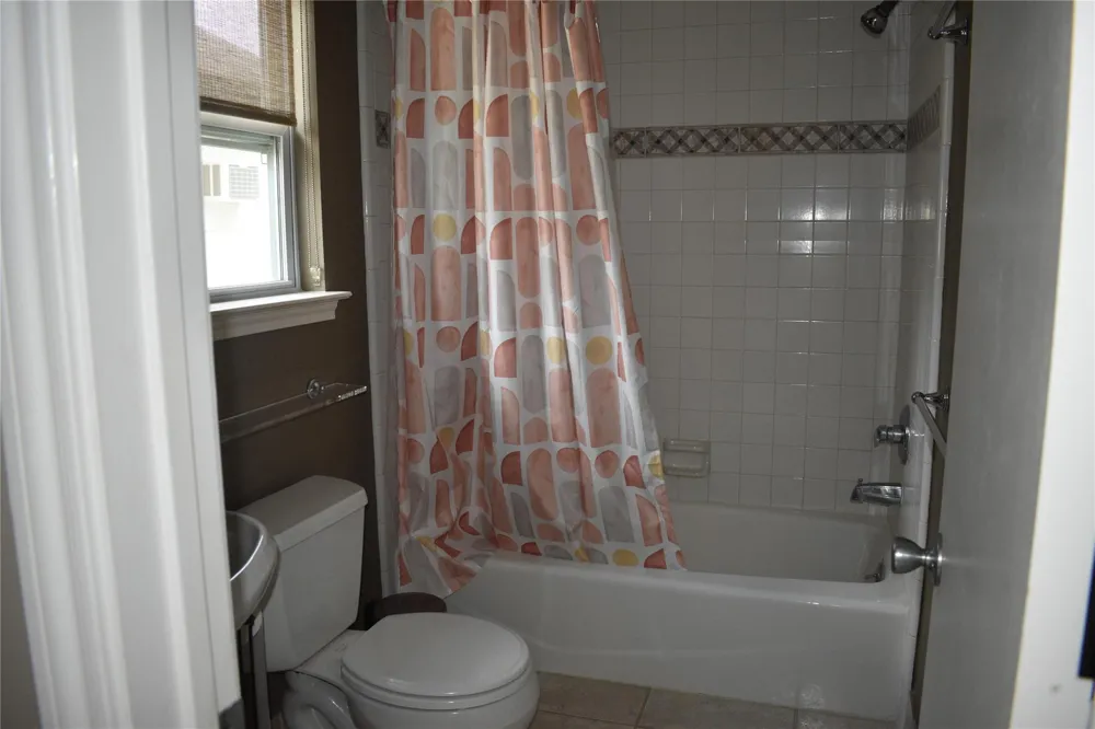 4521 Maple Street Bellaire, TX 77401