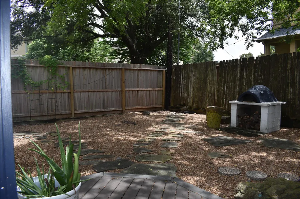 4521 Maple Street Bellaire, TX 77401