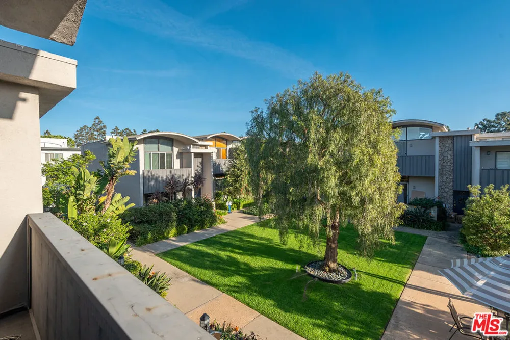 13233 Fiji Way #H Marina del Rey, CA 90292