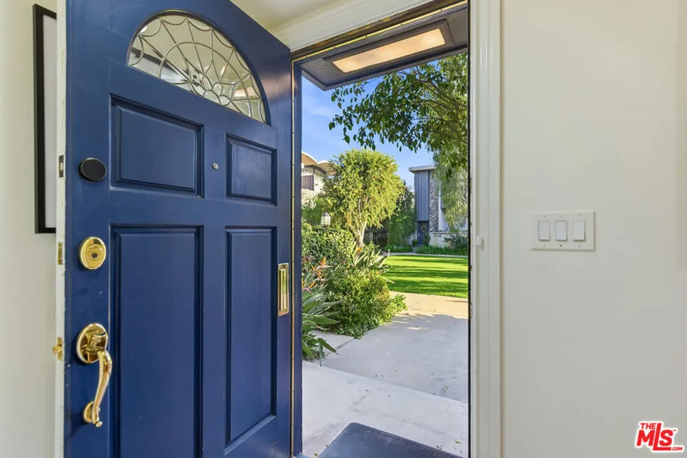 13233 Fiji Way #H Marina del Rey, CA 90292