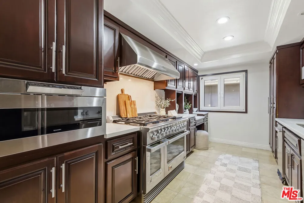 13233 Fiji Way #H Marina del Rey, CA 90292