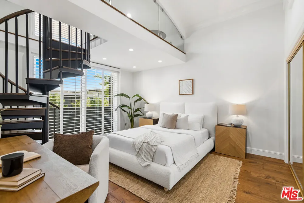 13233 Fiji Way #H Marina del Rey, CA 90292