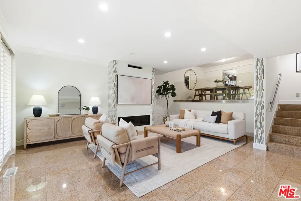 13233 Fiji Way #H Marina del Rey, CA 90292