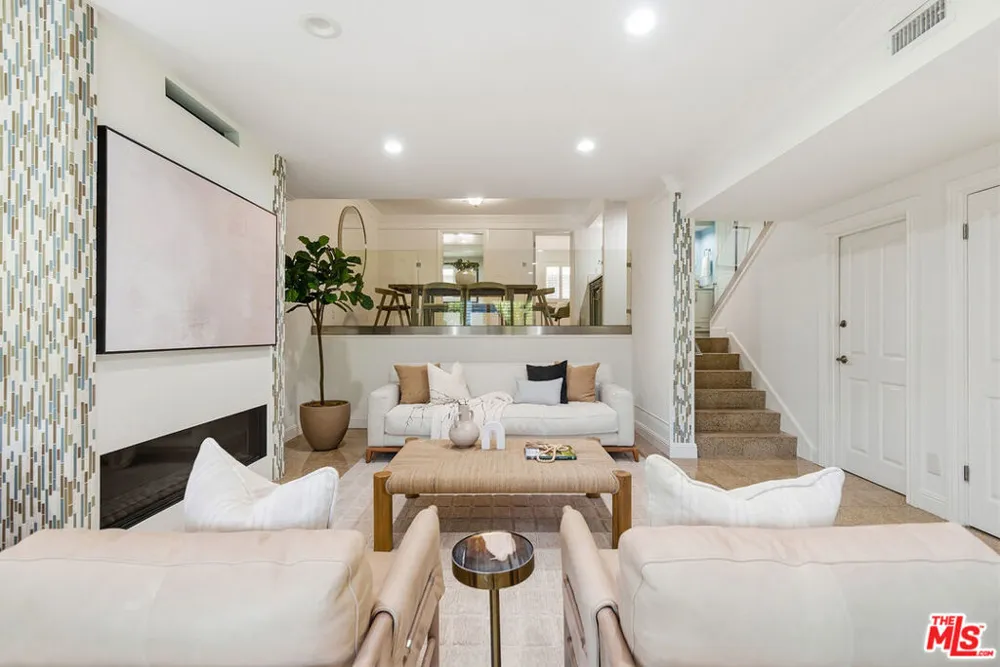 13233 Fiji Way #H Marina del Rey, CA 90292