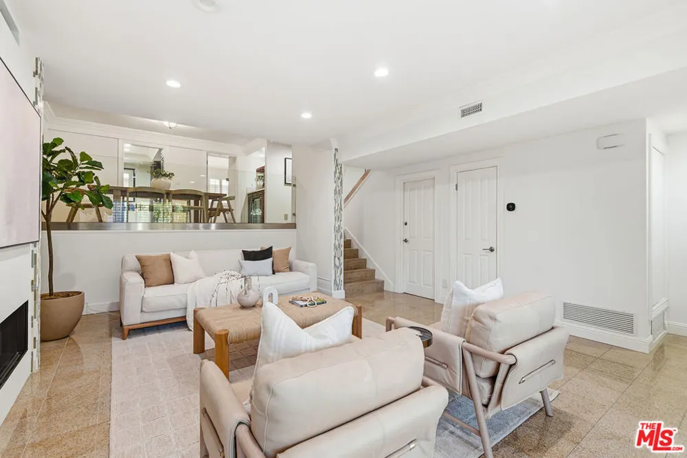 13233 Fiji Way #H Marina del Rey, CA 90292