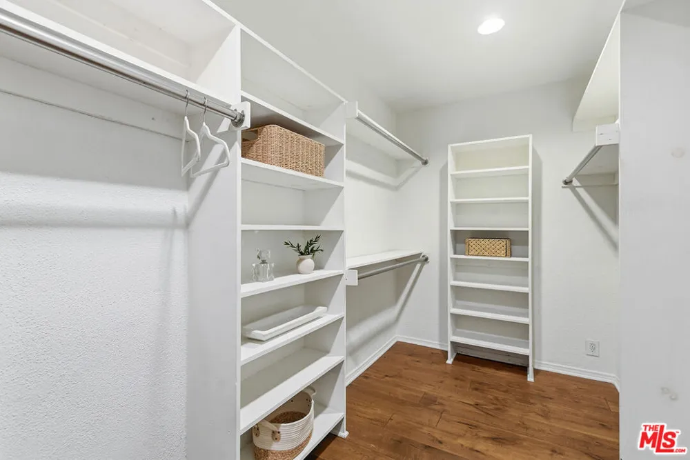 13233 Fiji Way #H Marina del Rey, CA 90292