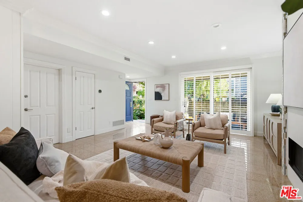 13233 Fiji Way #H Marina del Rey, CA 90292