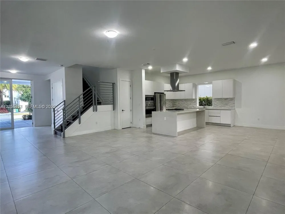 10250 NW 74th Ter #0 Doral, FL 33178