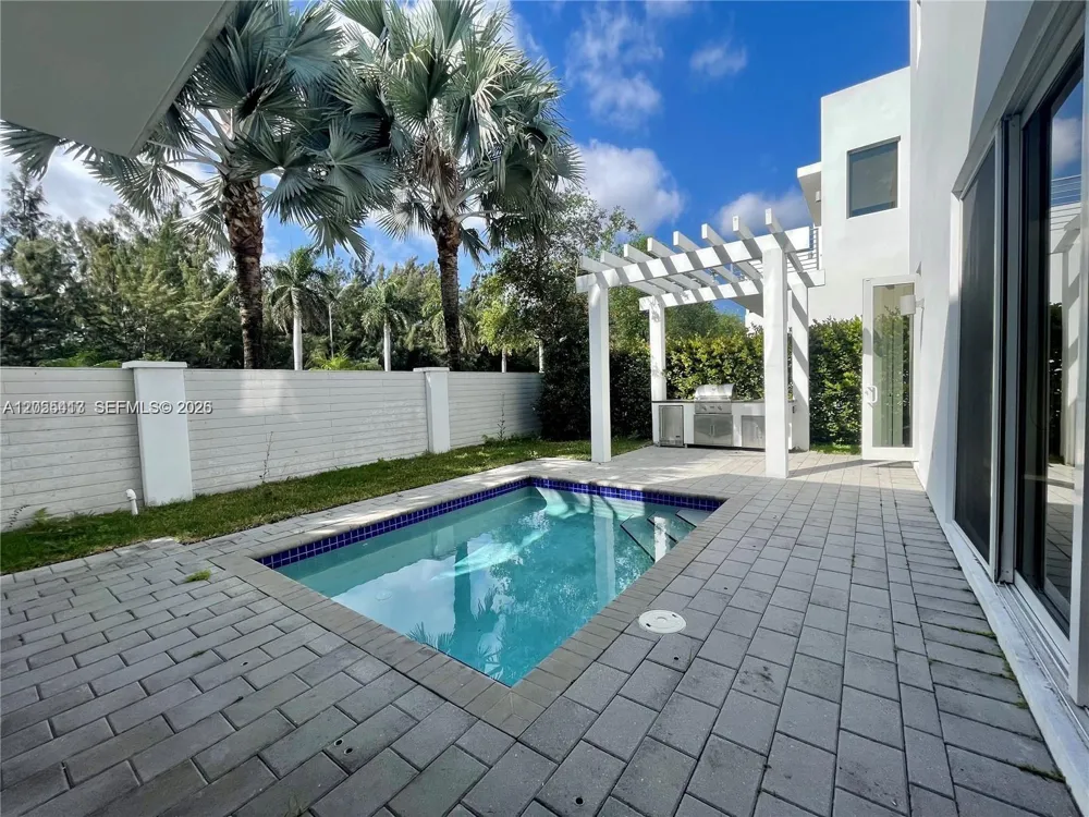 10250 NW 74th Ter #0 Doral, FL 33178
