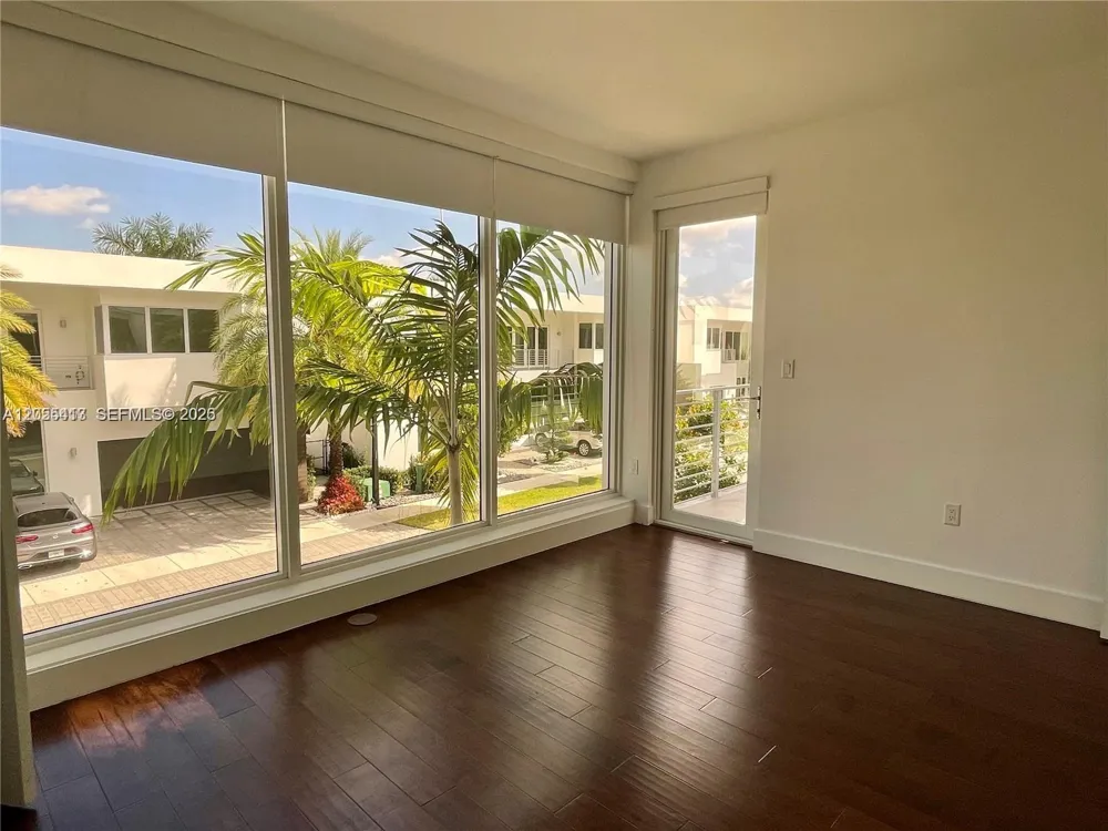 10250 NW 74th Ter #0 Doral, FL 33178