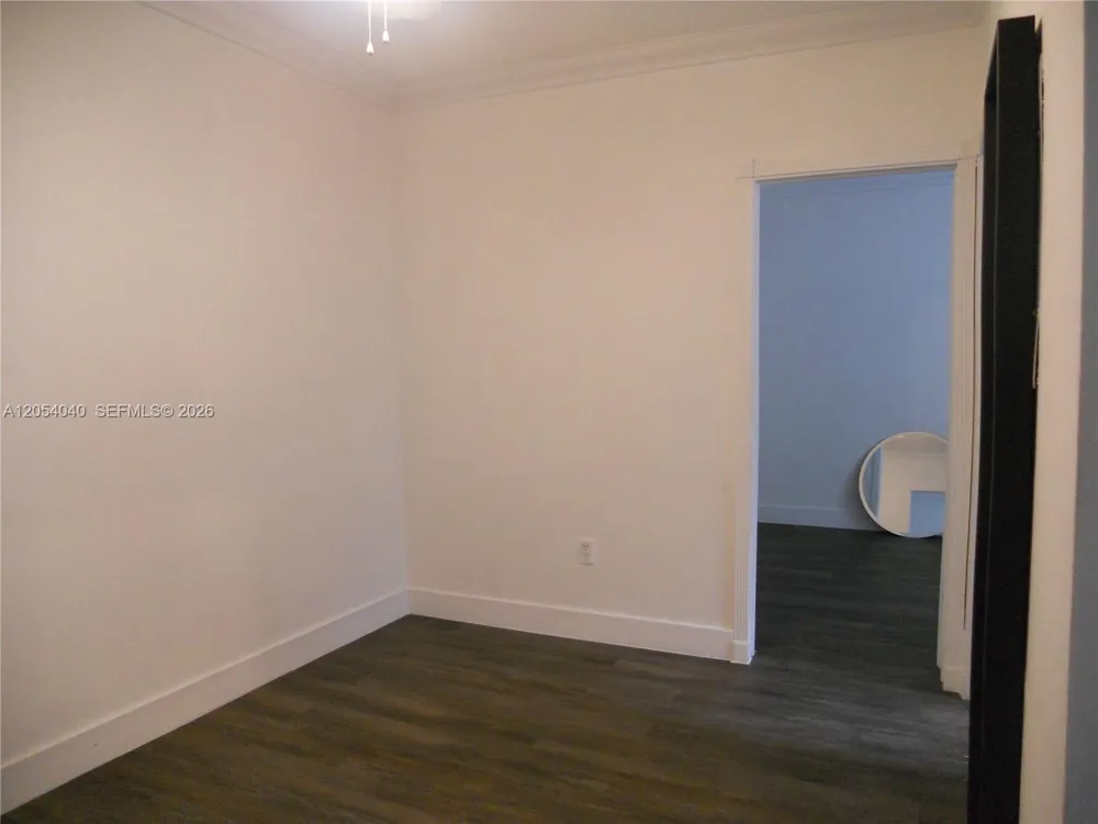 1043 NW 2nd St #9 Miami, FL 33128