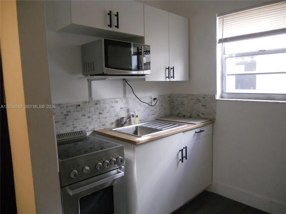 1043 NW 2nd St #9 Miami, FL 33128