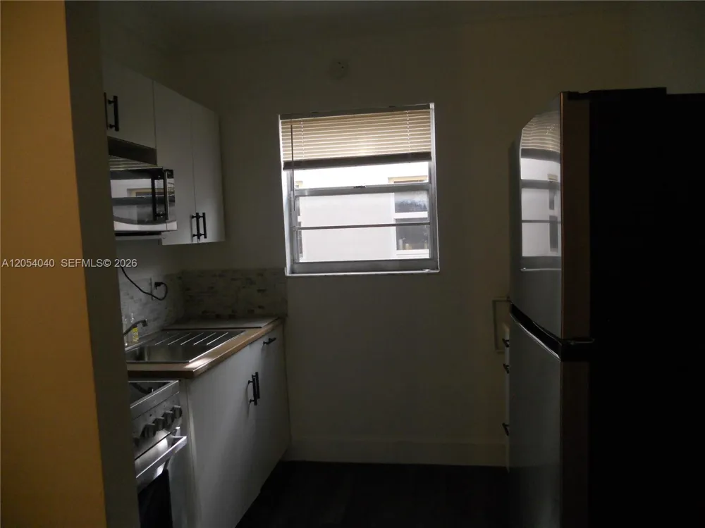 1043 NW 2nd St #9 Miami, FL 33128