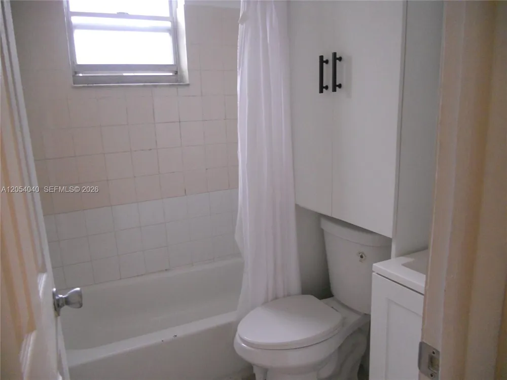 1043 NW 2nd St #9 Miami, FL 33128