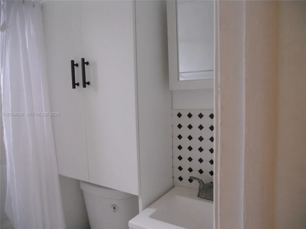 1043 NW 2nd St #9 Miami, FL 33128
