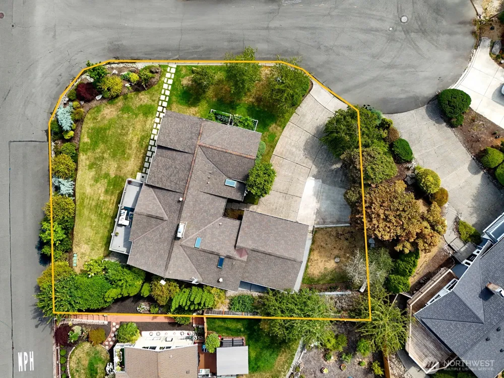 17236 NE 6th Place Bellevue, WA 98008