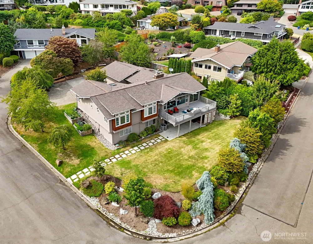 17236 NE 6th Place Bellevue, WA 98008