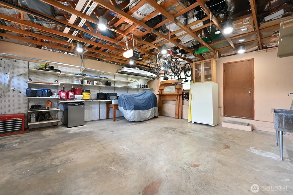 17236 NE 6th Place Bellevue, WA 98008