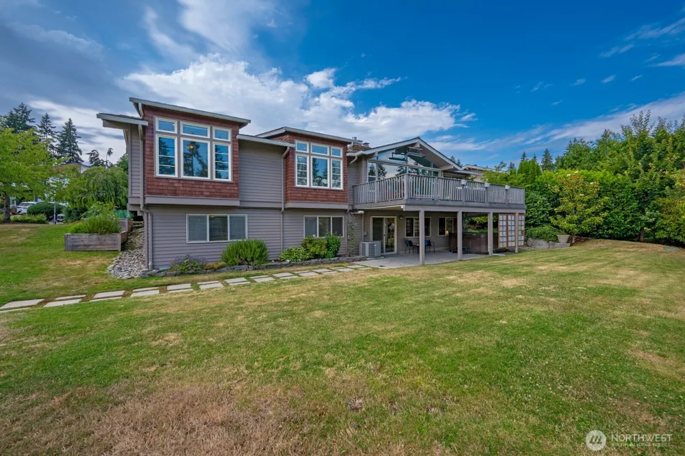 17236 NE 6th Place Bellevue, WA 98008