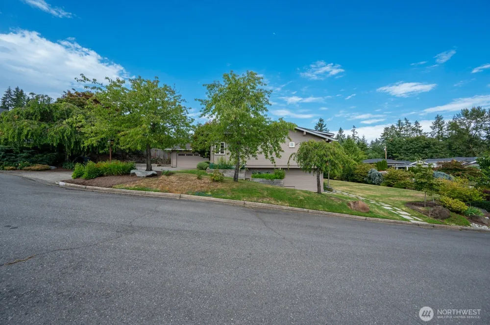 17236 NE 6th Place Bellevue, WA 98008