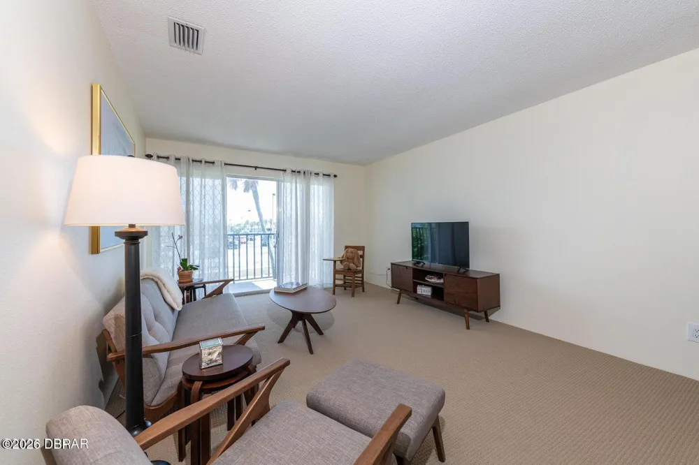 10 Lynnhurst Drive #208 Ormond Beach, FL 32176