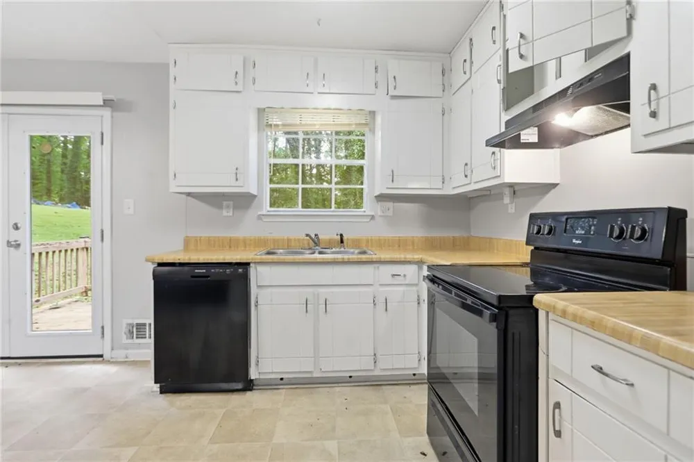 5516 Liberty Road Union City, GA 30291