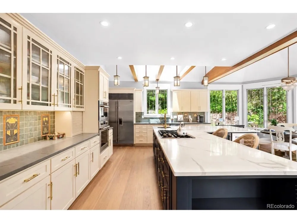 6369 Apache Drive Larkspur, CO 80118