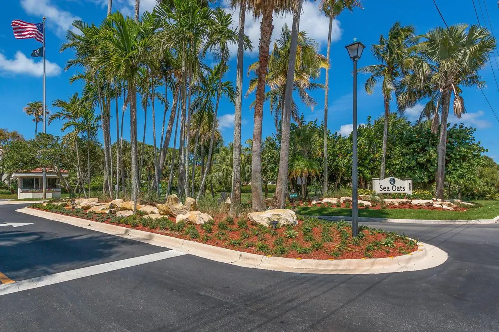 204 SEA OATS DRIVE #D Juno Beach, FL 33408