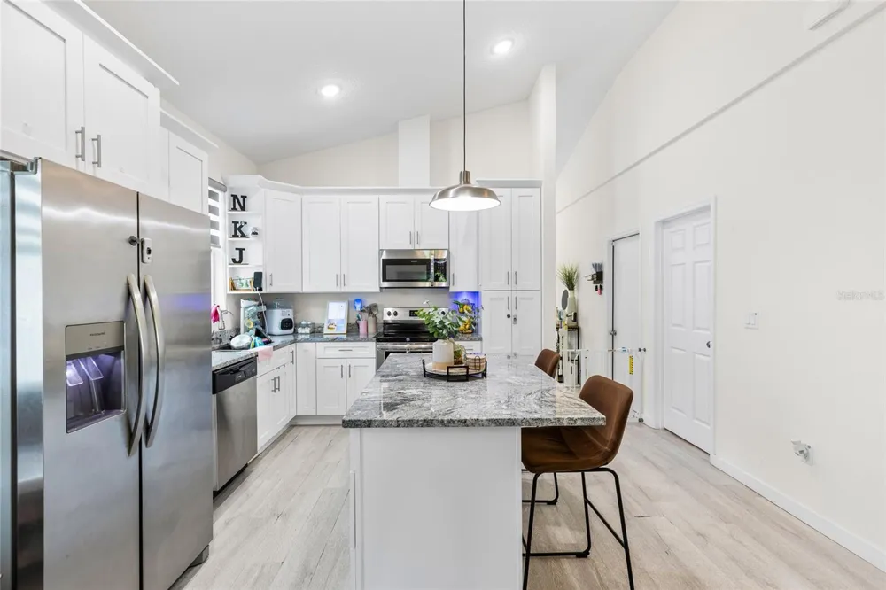1747 S OAK STREET Seffner, FL 33584