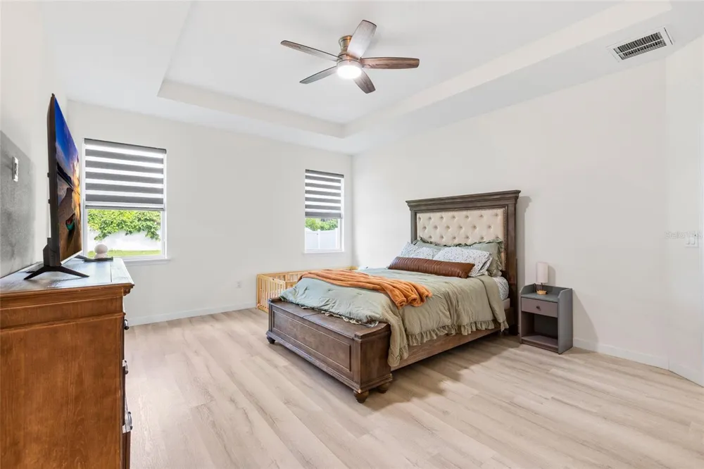 1747 S OAK STREET Seffner, FL 33584