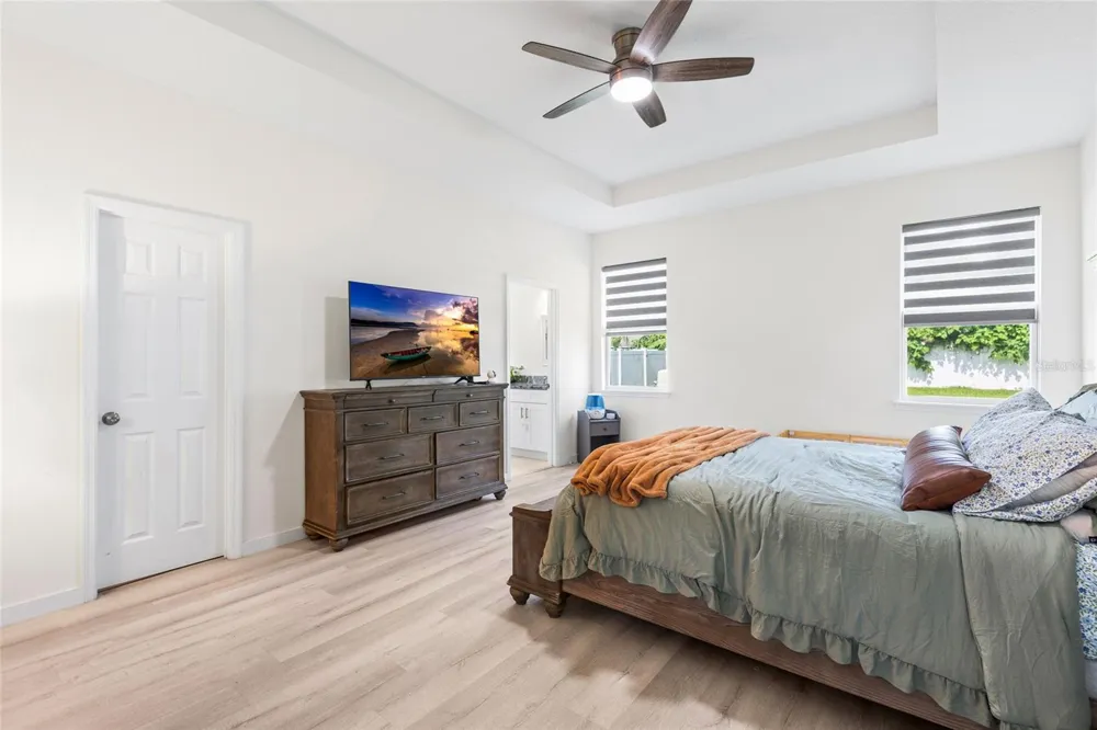 1747 S OAK STREET Seffner, FL 33584