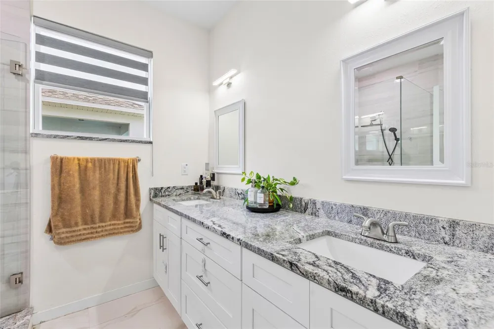 1747 S OAK STREET Seffner, FL 33584