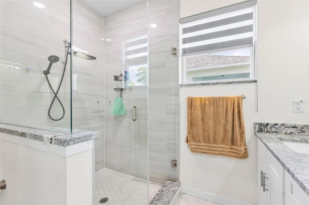 1747 S OAK STREET Seffner, FL 33584