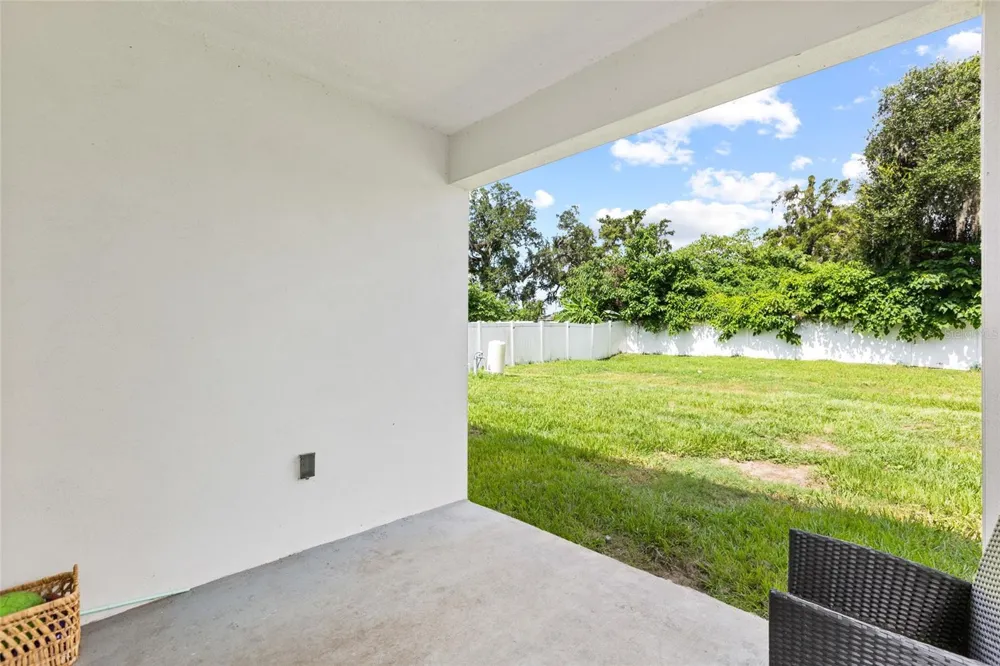 1747 S OAK STREET Seffner, FL 33584